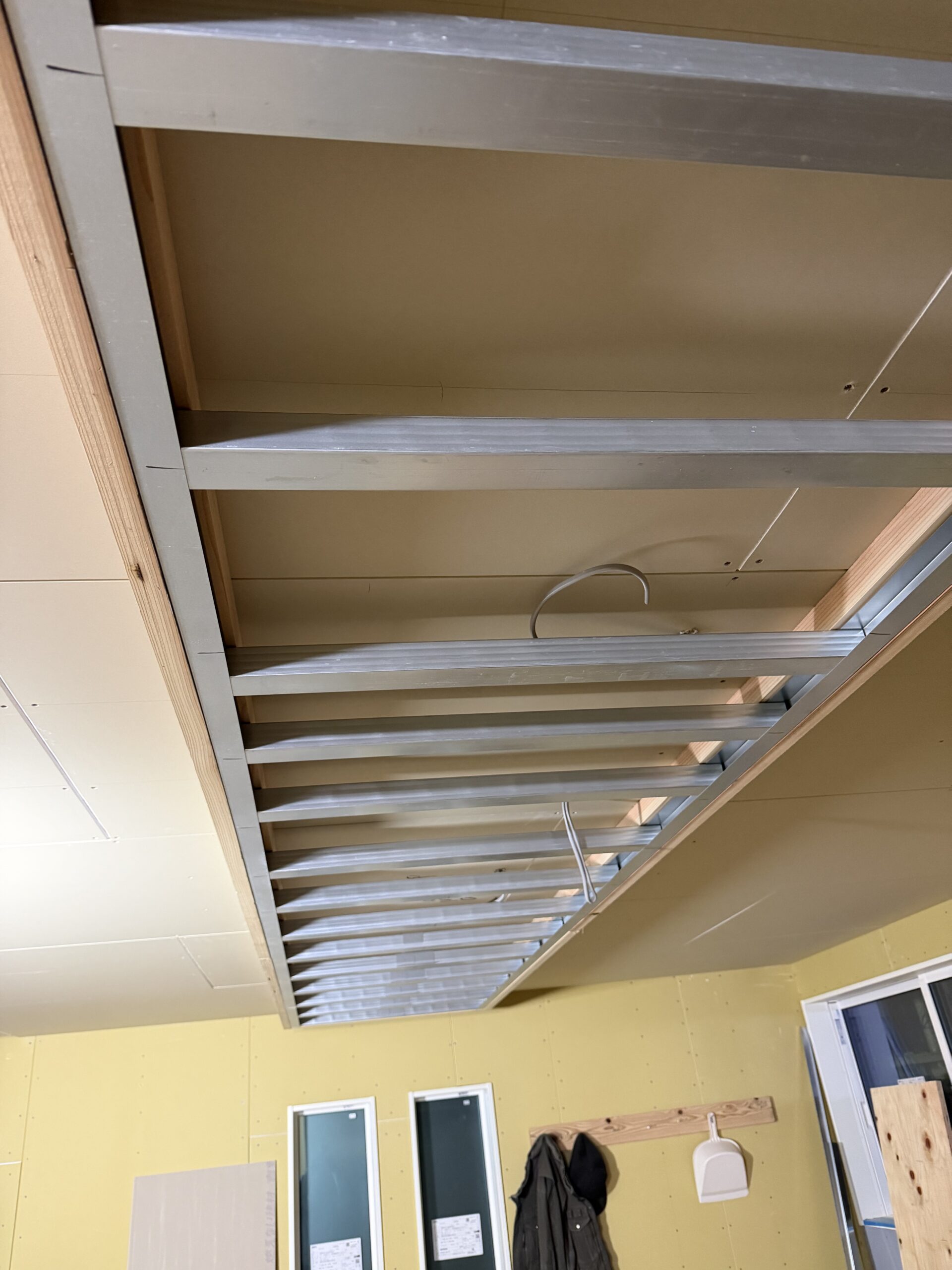 茨木市で木造住宅新築工事‼️天井下地編